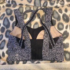 Lululemon sports bra size 4 in good condition